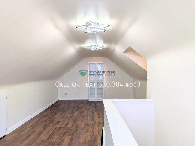 Building Photo - 940 17th St NE