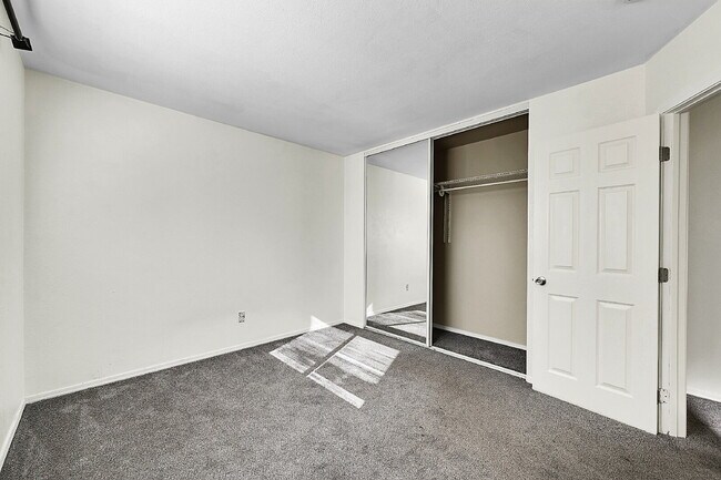 Building Photo - $1,900.00, 3-bed, 2-bath located in Colora...