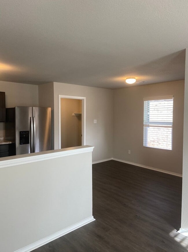 Building Photo - Pre-Leasing | Beautiful 3 Bedroom, 2 Bathroom Home in Fairview Haven with a Private Fenced Backyard