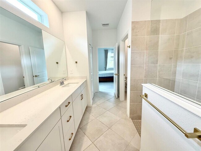 Building Photo - 10995 Pinot Dr