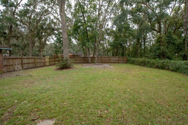 Building Photo - 831 Devon Dr