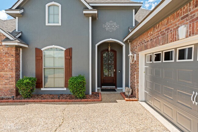 Building Photo - Check Out this 4 Bed 2 Bath with A Pool and Hot Tub