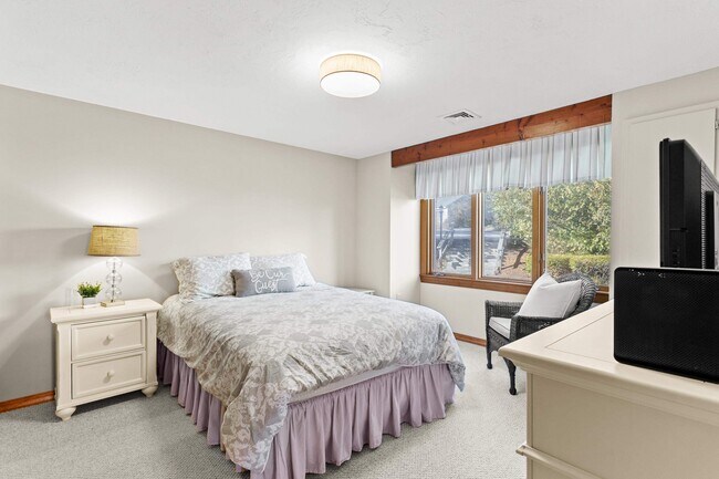 Building Photo - 281 Davidson Dr