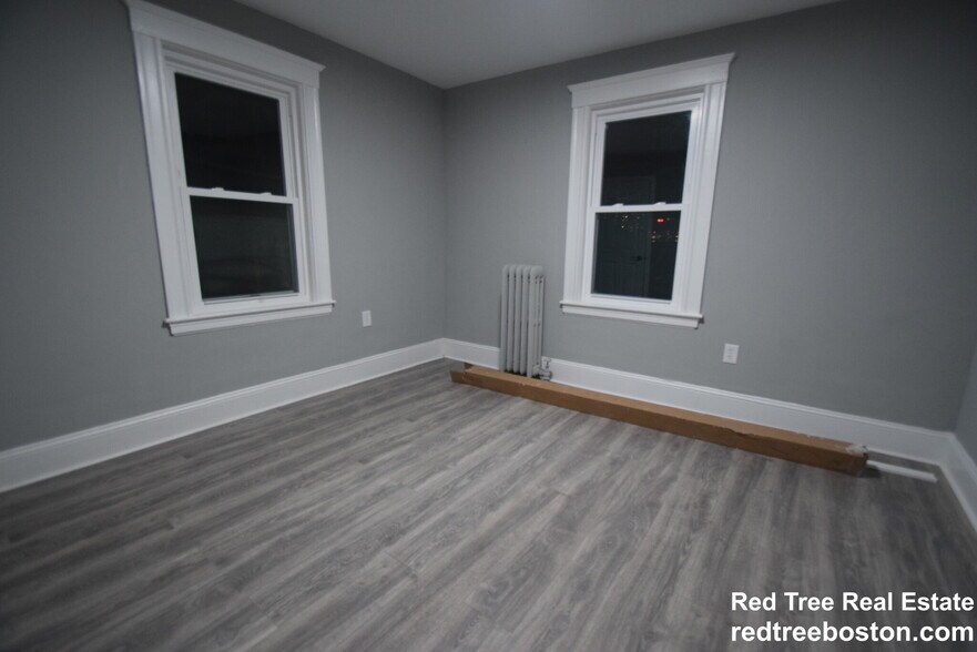 Building Photo - 159 Hillside St