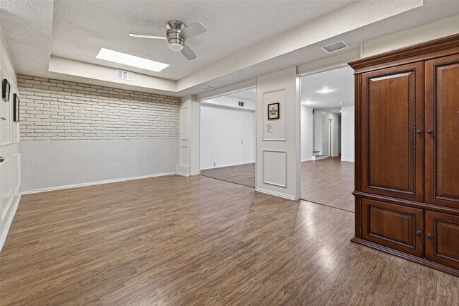 Building Photo - 5530 Holly St