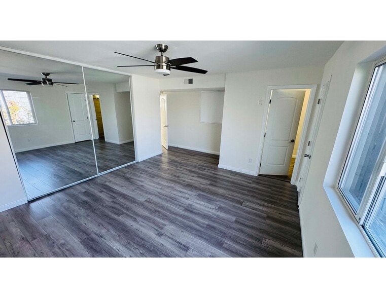 Building Photo - 18550 Hatteras St