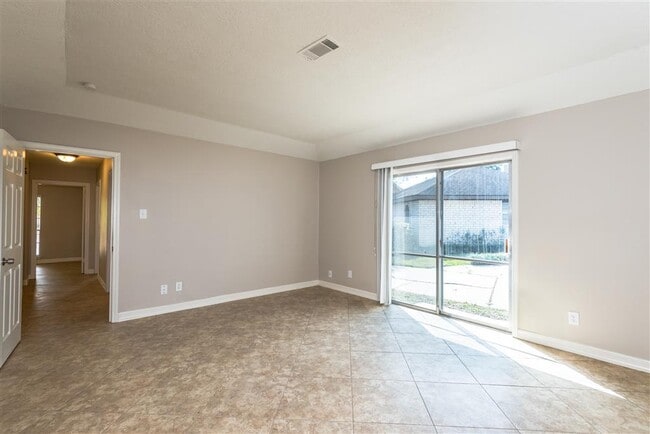 Building Photo - 7403 Tall Pines Dr