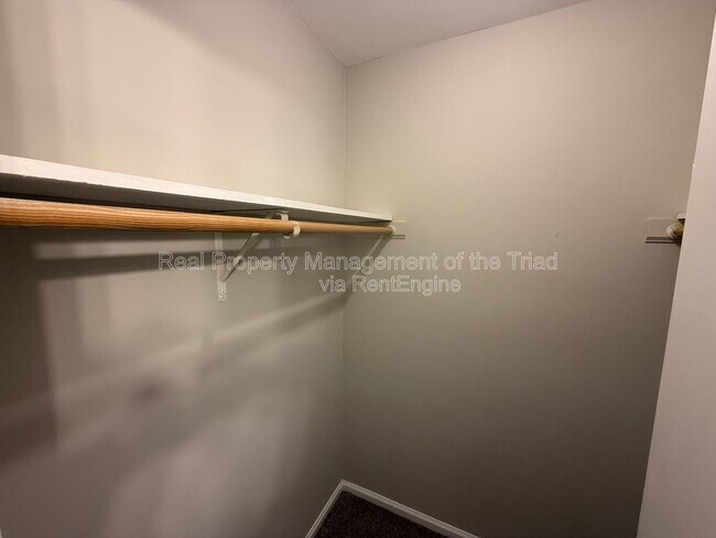 Building Photo - 2425 Tantelon Pl