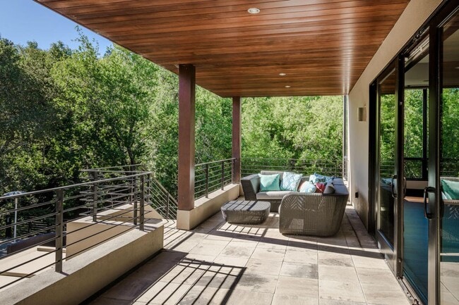 Building Photo - 2510 Skyfarm Dr