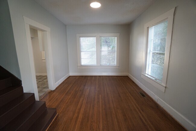 Building Photo - 1906 15th Ct N