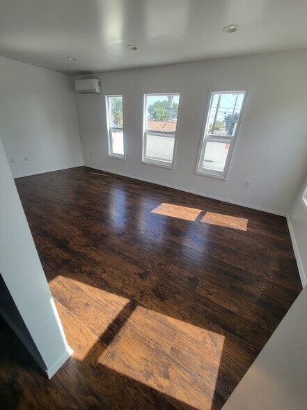 Building Photo - 7611 Seville Ave