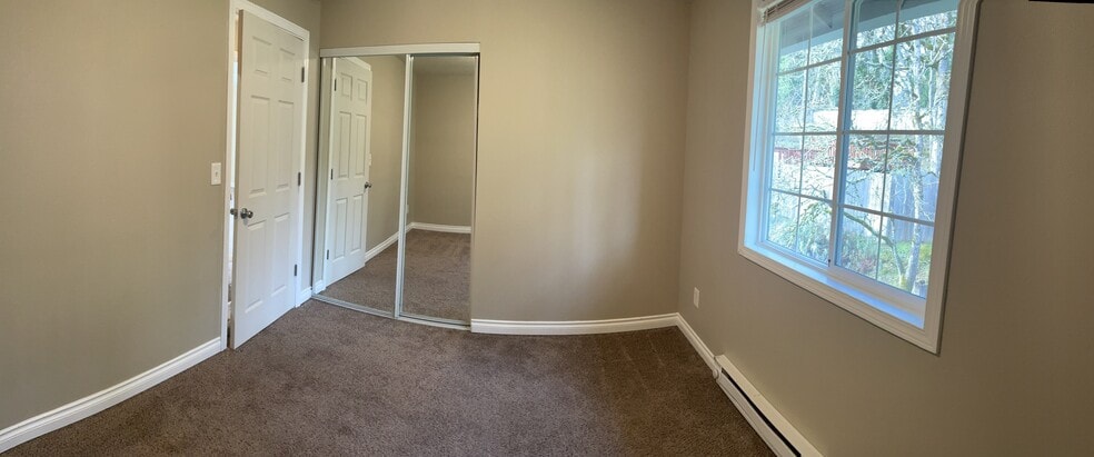 Bed 1 - 4360 Imperial Dr