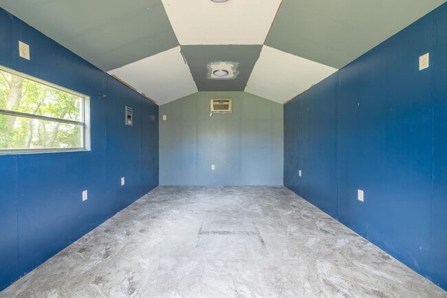 Building Photo - 3304 Bluebird Dr