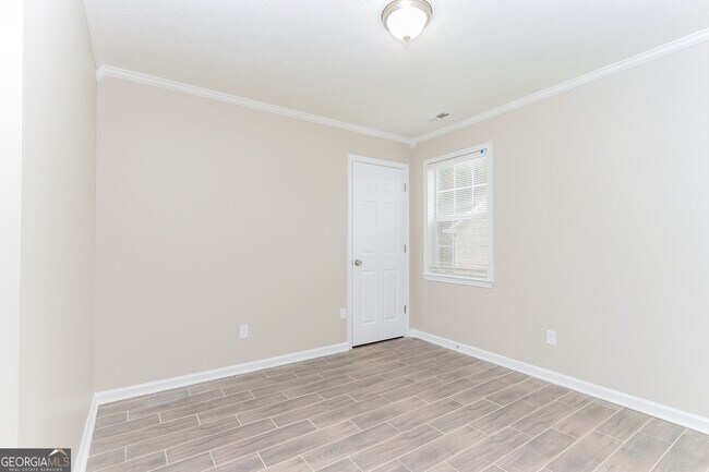 Building Photo - 330 Fallview Dr