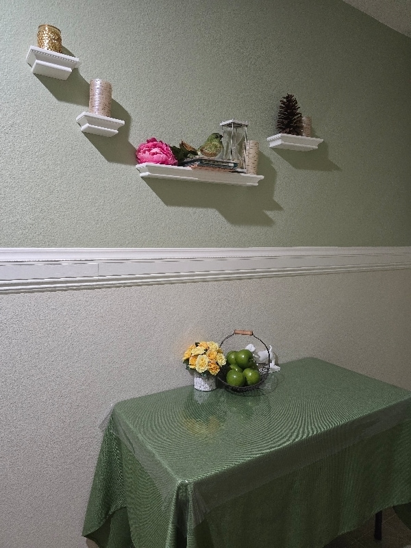 Building Photo - 1048 S Carriage Ave