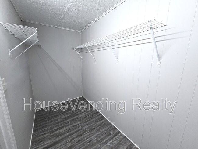 Building Photo - 720 Houston Ave