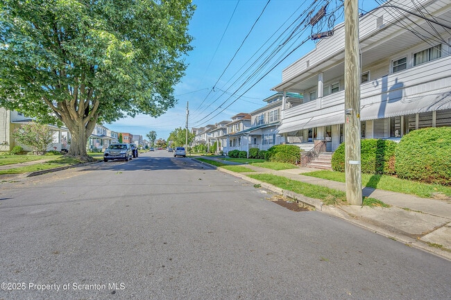Primary Photo - 398 Winola Ave