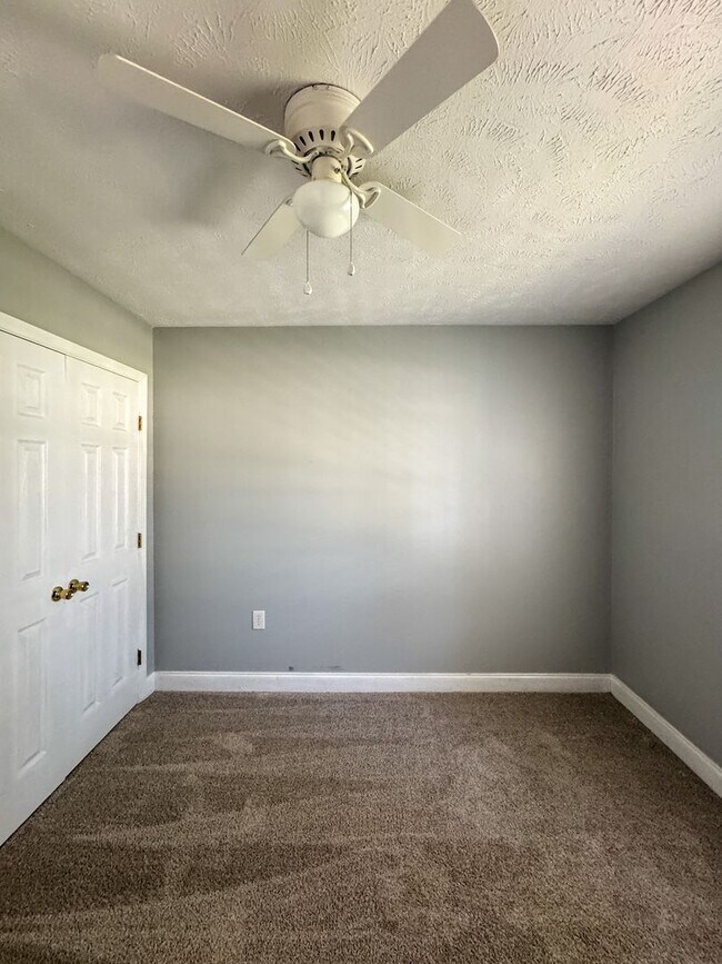 Building Photo - 584 S Buckeye Dr