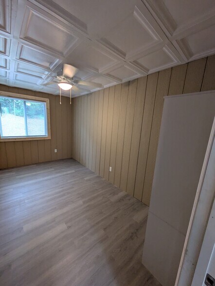 Building Photo - 861 Pinewood Dr