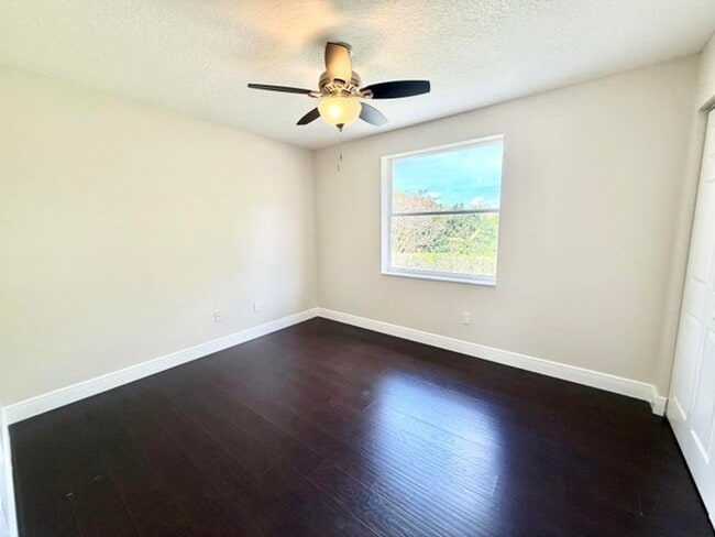 Building Photo - 12902 Hyland Cir