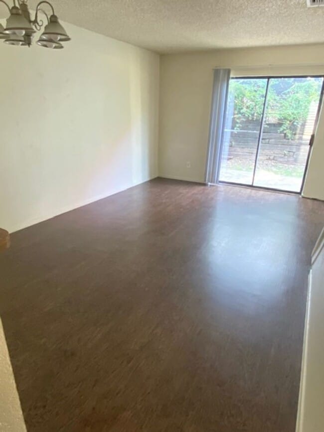 Building Photo - 2 BEDROOM CONDO BY UNT
