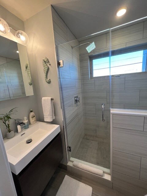 Second Floor Bathroom - 2256 Dickinson St