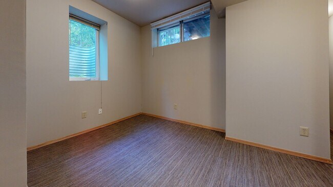 Building Photo - 1087 18th Ave SE