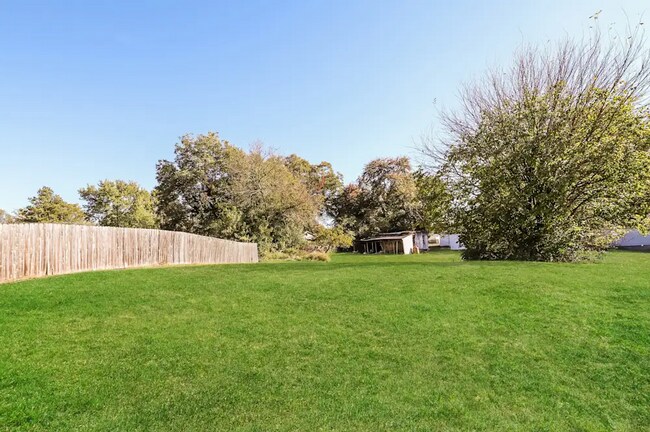 Building Photo - 4819 Chapel Ridge Dr