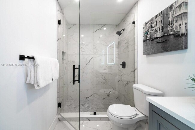 Building Photo - 305 NW 124th St