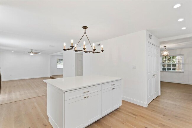 Building Photo - 4704 W Brookwood Dr
