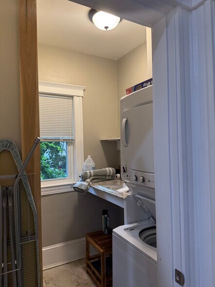 Building Photo - 14 Varnum St