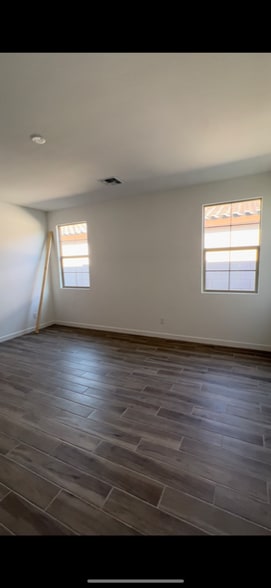 Building Photo - 4561 S Element