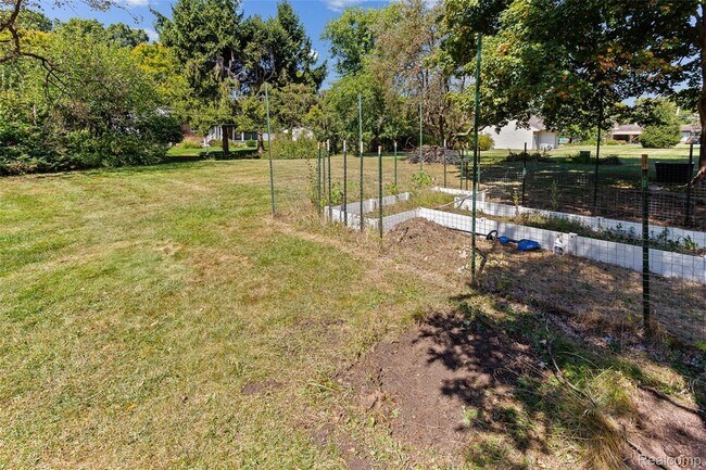 Building Photo - 3765 Ruthland Rd