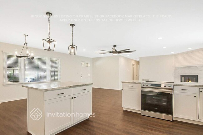 Building Photo - 232 Sandlewood Dr