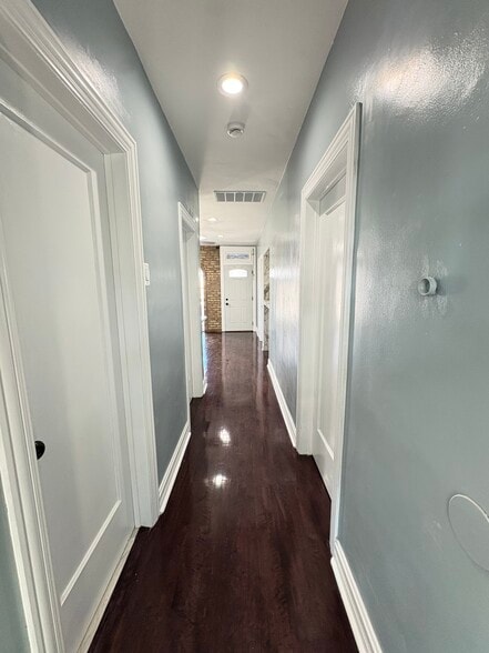 Building Photo - 2026 W McLean Ave