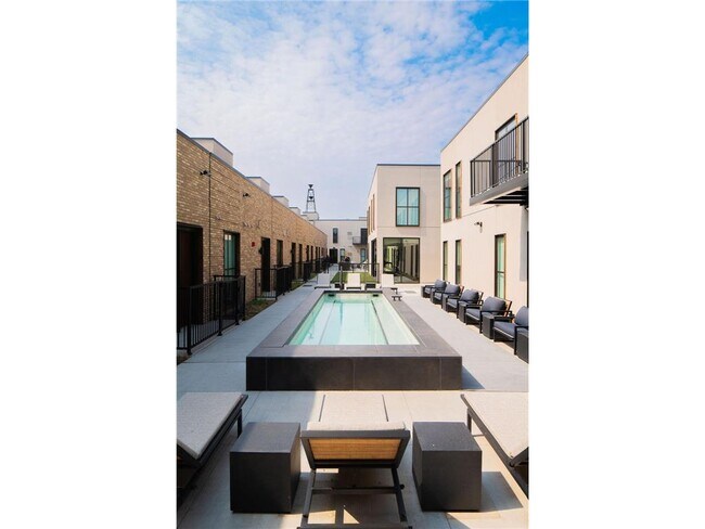 Building Photo - 182 West Dr