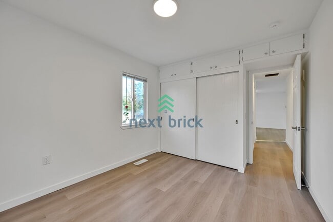 Building Photo - A beautiful 4 bed and 2 bathroom house for...