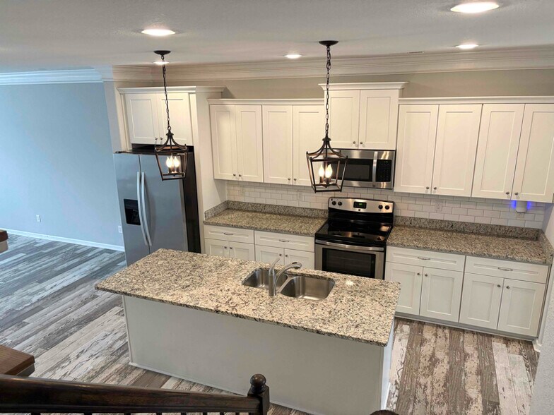 Building Photo - 923 E Ocean View Ave