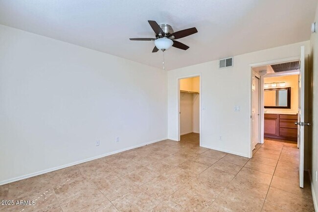 Building Photo - Luxury and Resort like Living at Scottsdale Park Place!!!  Tile throughout, light, bright and Pri...