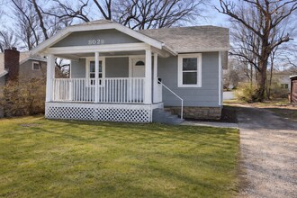 Building Photo - Cute Two Bedroom Home