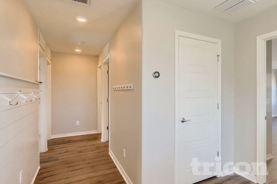 Building Photo - 11641 N 165th Ln