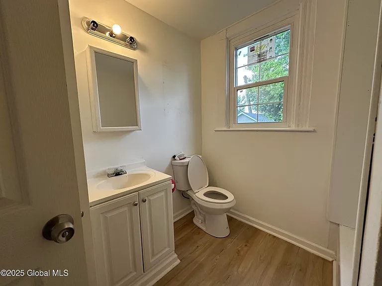 Building Photo - 1 Swan St