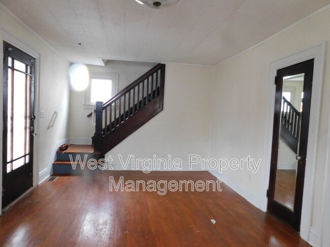 Building Photo - 54 Hunt Ave