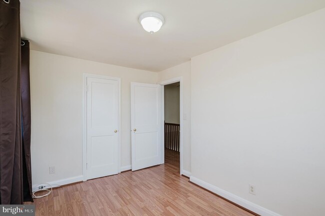Building Photo - 317 Arden Rd W