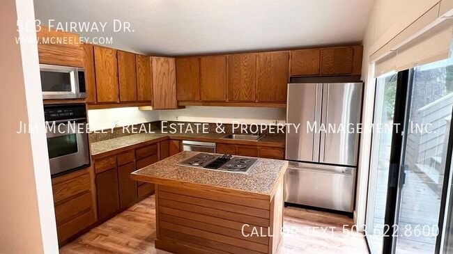 Building Photo - 563 Fairway Dr