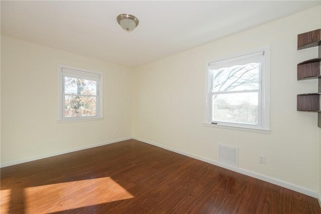 Building Photo - 1320 Mamaroneck Ave