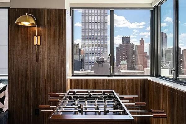 Building Photo - 70 W 37th St