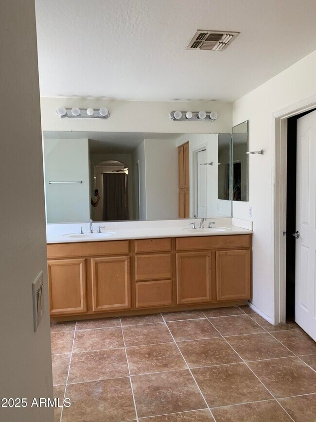 Building Photo - 9018 W Superior Ave