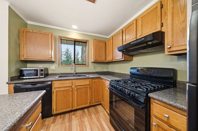 Building Photo - 21979 SW Mandan Dr