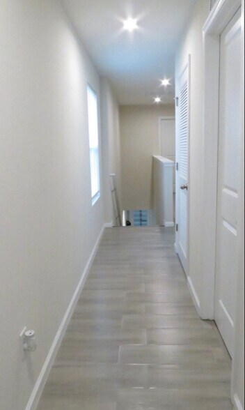 Building Photo - 404 Sedgewick Dr